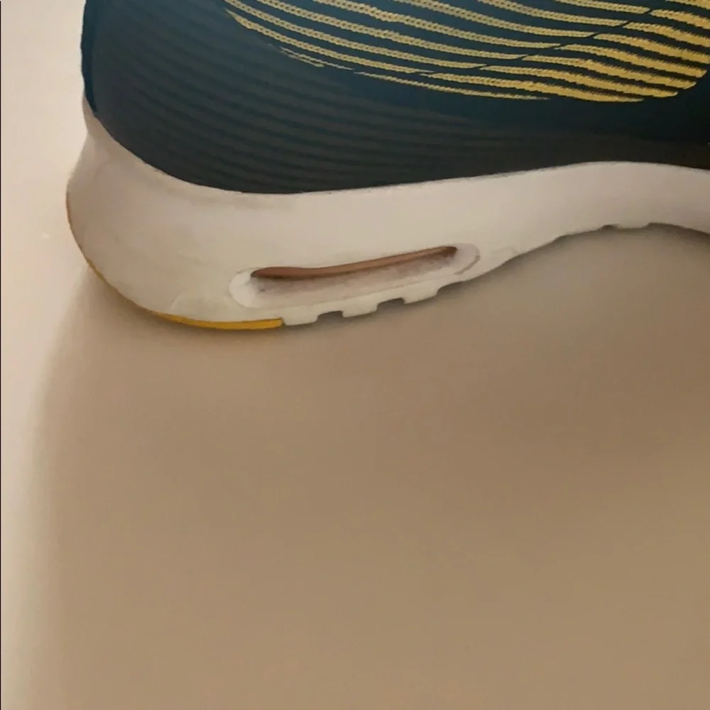 Nike‎ air max black and yellow